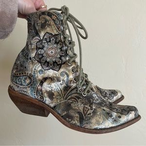 FREE PEOPLE VELVET PAISLEY LACE UP BOOTS ✨ Daisy Jones & the Six !! SIZE 8